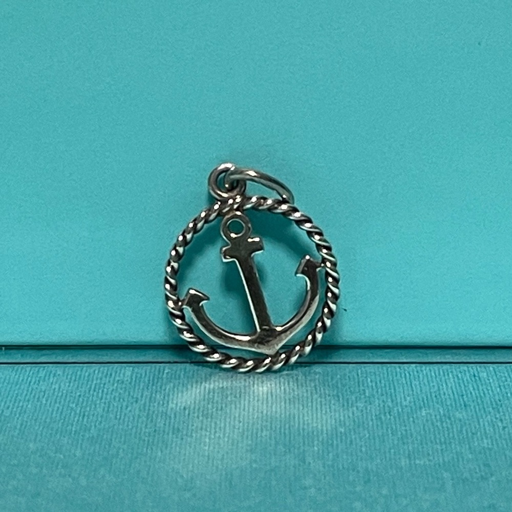 Tiffany&co anchor charm
